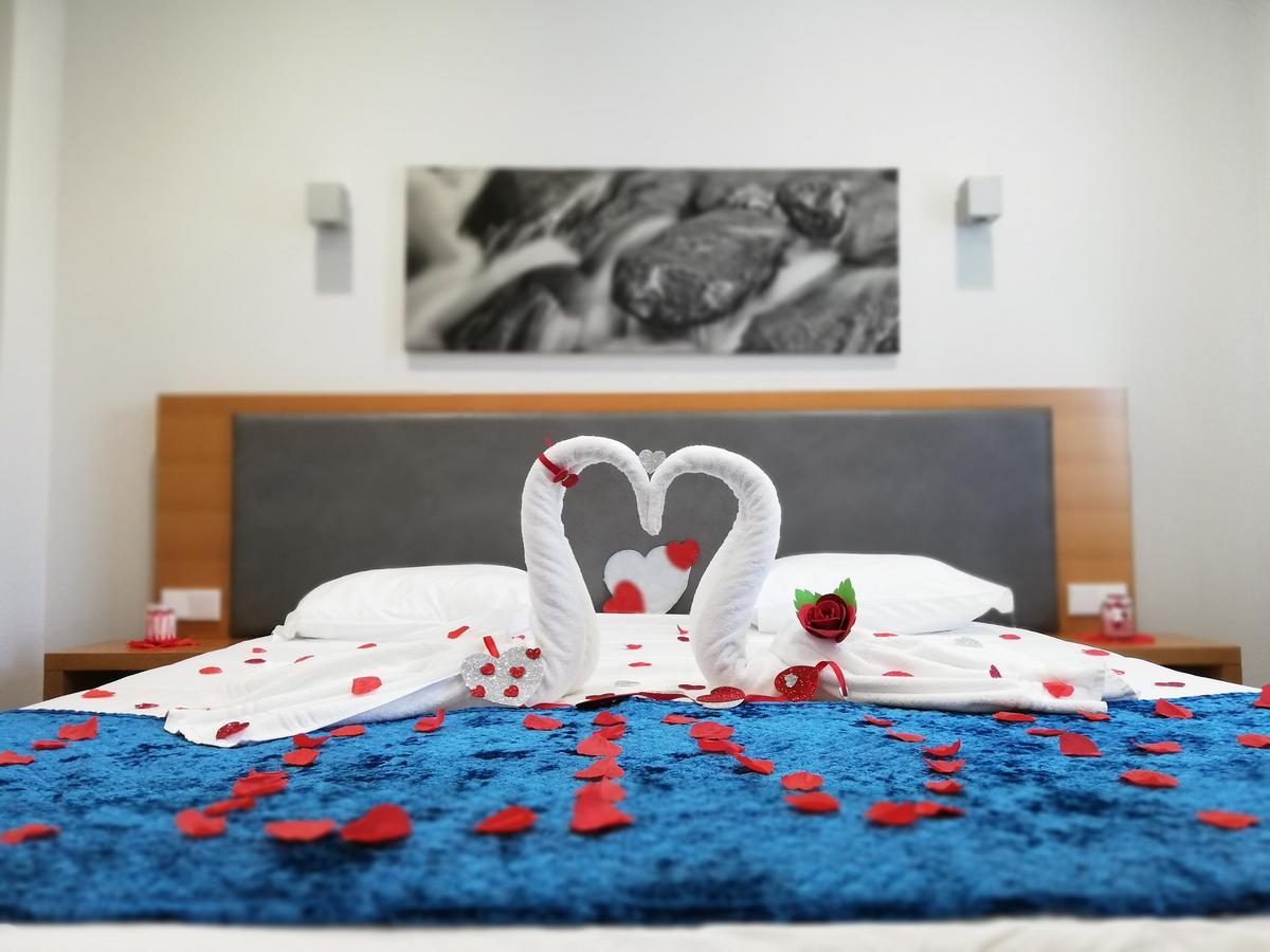 Whalesbay Hotel Apartamentos Capelas Ngoại thất bức ảnh